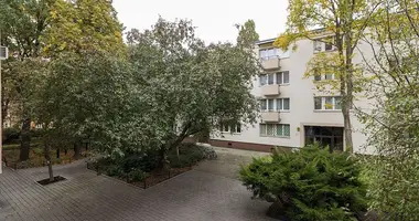 Mieszkanie 3 pokoi w Warszawa, Polska