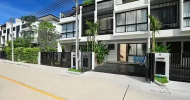3 bedroom townthouse in Choeng Thale, Thailand