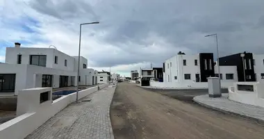 Квартира 4 комнаты в Агиос Сергиос, Северный Кипр