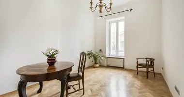 Mieszkanie 3 pokoi w Warszawa, Polska