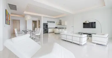 Apartamento 5 habitaciones en Karon, Tailandia