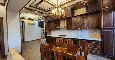 Квартира 4 комнаты в Ташкент, Узбекистан