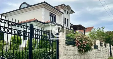 Casa 4 habitaciones en Lustica, Montenegro