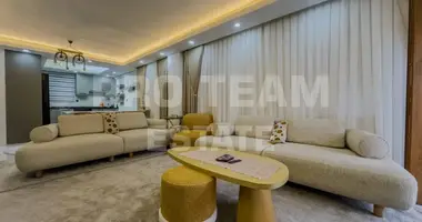 Mieszkanie 4 pokoi w Muratpasa, Turcja