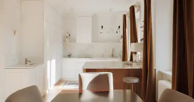 Mieszkanie 3 pokoi w Warszawa, Polska