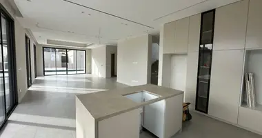 Дом 5 спален в Агиос Тихонас, Кипр