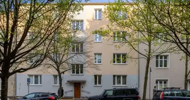 Mieszkanie 3 pokoi w Poznań, Polska