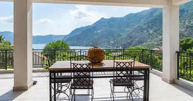 Apartamento 3 habitaciones en Risan, Montenegro