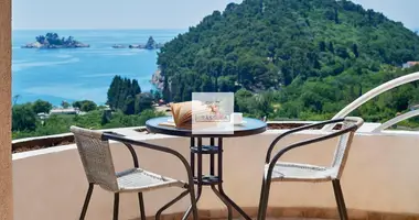 Квартира 16 спален в Lastva Grbaljska, Черногория