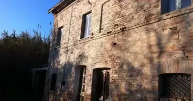 Casa 9 habitaciones en Terni, Italia