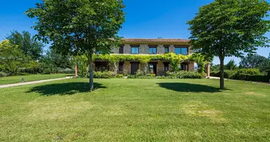 Villa in Navata, Spanien