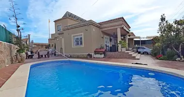 Townhouse 5 bedrooms in Torrevieja, Spain