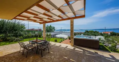 Дом 4 комнаты в Kastel Luksic, Хорватия