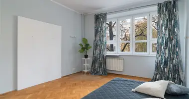 Mieszkanie 3 pokoi w Warszawa, Polska