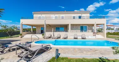 Haus 4 Schlafzimmer in Opcina Sukosan, Kroatien