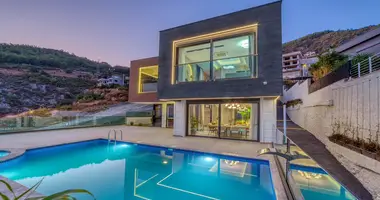 Villa 4 bedrooms in Alanya, Turkey