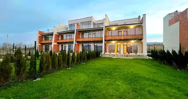 Szeregowiec 5 pokojów w , Gruzja