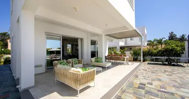 Haus 4 Schlafzimmer in Paralimni, Zypern