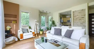 3 bedroom house in Lomianki, Poland