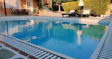 Villa 4 bedrooms in Municipality of Saronikos, Greece