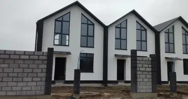 Casa 3 habitaciones en Lisky, Ucrania