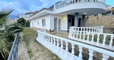 Villa 4 bedrooms in Alanya, Turkey