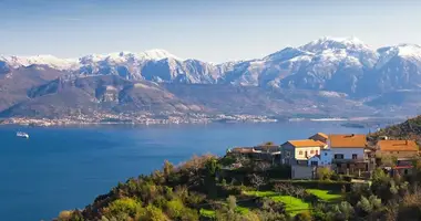 Участок земли в Луштица, Черногория