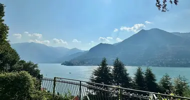 Parcela en Moltrasio, Italia