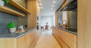 Квартира 4 комнаты в Варшава, Польша