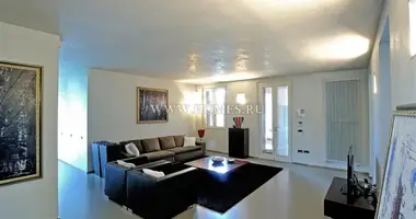 Villa 5 room villa in Lombardy, Italy