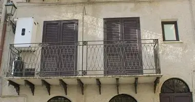 Reihenhaus in Alessandria della Rocca, Italien
