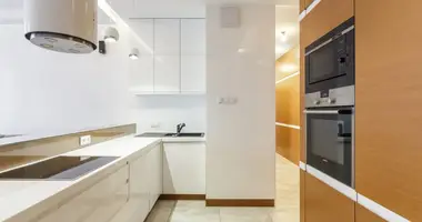 Квартира 3 комнаты в Варшава, Польша