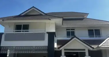 Haus 5 Schlafzimmer in Huai Yai, Thailand