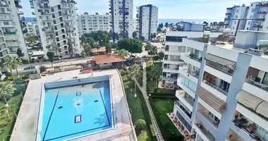 Mieszkanie 4 pokoi w Mezitli, Turcja