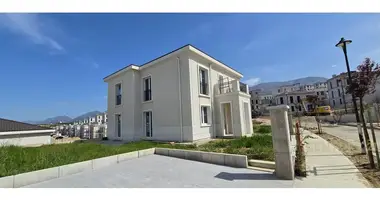 Villa 7 habitaciones en Farke e Vogel, Albania