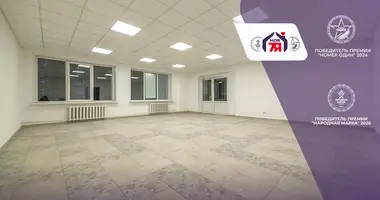 Shop 155 m² in Maladzyechna, Belarus