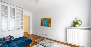 Mieszkanie 3 pokoi w Warszawa, Polska
