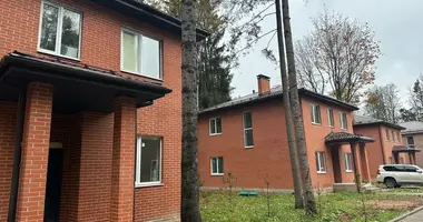 Dom 6 pokojów w Łobnia, Rosja
