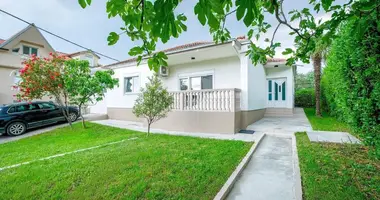 Haus 4 Schlafzimmer in Mrcevac, Montenegro