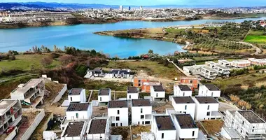 Villa 3 habitaciones en Farke e Madhe, Albania