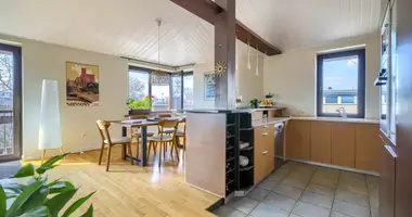 Mieszkanie 5 pokojów w Warszawa, Polska