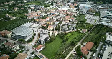 Casa 10 habitaciones en SantAlessandro, Italia
