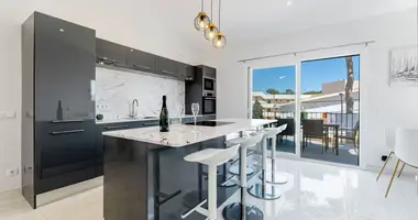 4 bedroom apartment in Palmanova, Spain