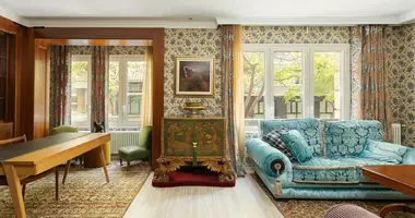 3 bedroom apartment in Barcelona, Spain