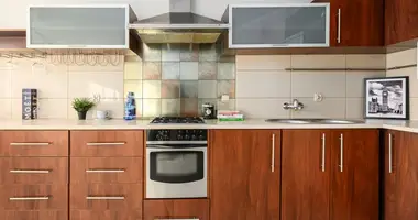 Mieszkanie 3 pokoi w Warszawa, Polska