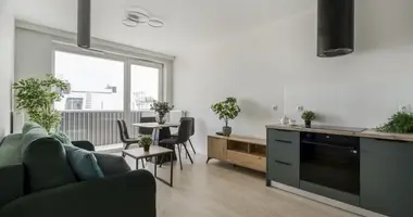 Mieszkanie 3 pokoi w Warszawa, Polska