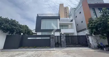 Villa 3 zimmer in Sangkat Boeng Trabaek, Kambodscha