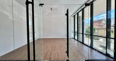 Office 31 m² in Tirana Municipality, Albania