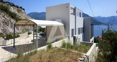 Villa 4 bedrooms in Morinj, Montenegro