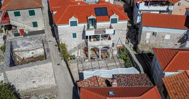 7 room house in Slatine, Croatia